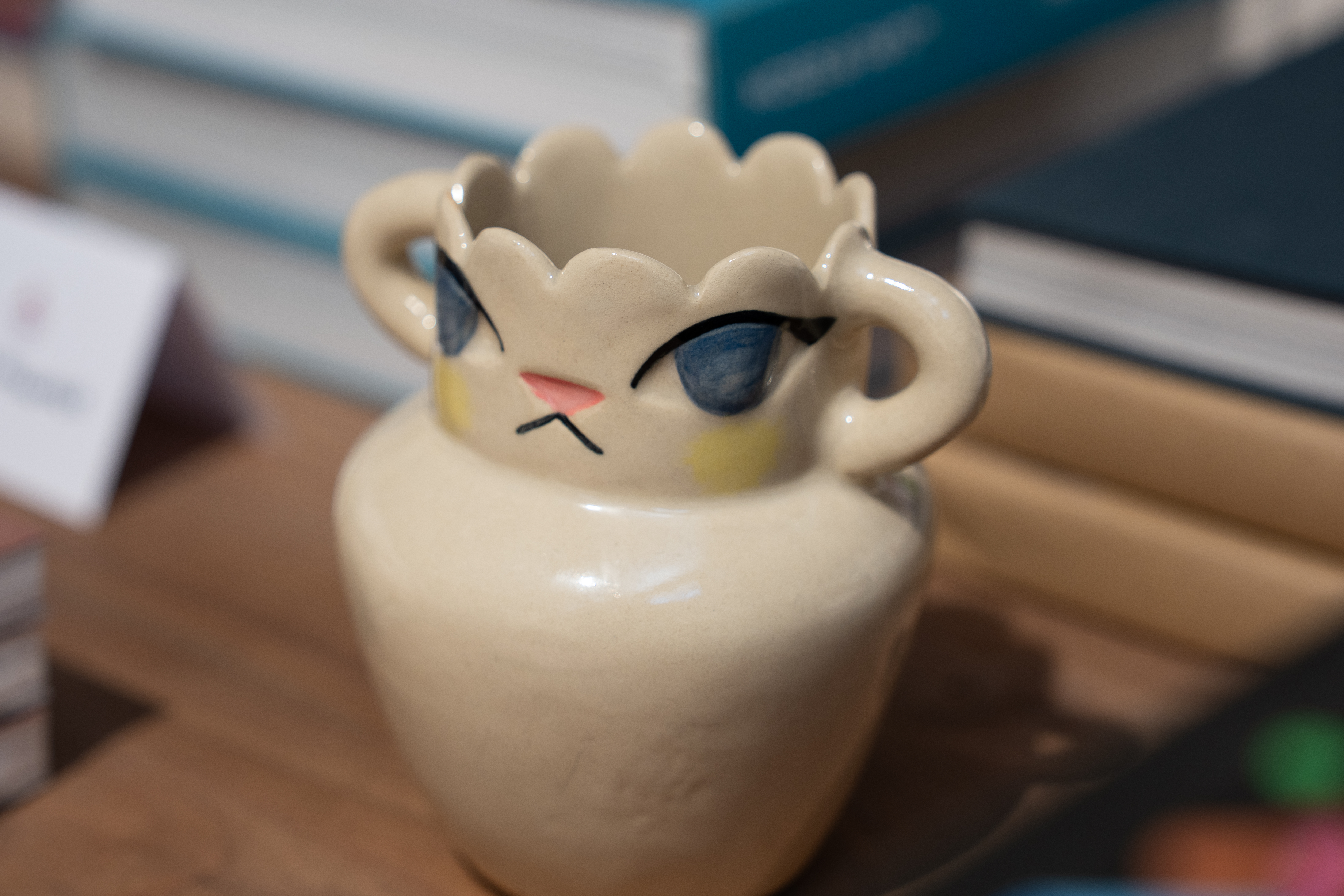 Kitty Look vase